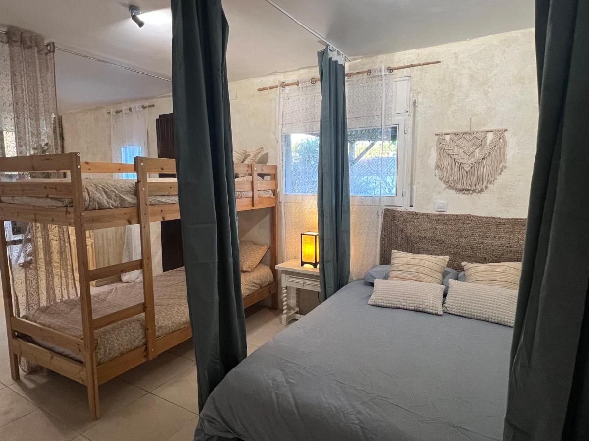 Apartamento Loft, Jardin Y Piscina Privada Romanya de la Selva Ngoại thất bức ảnh