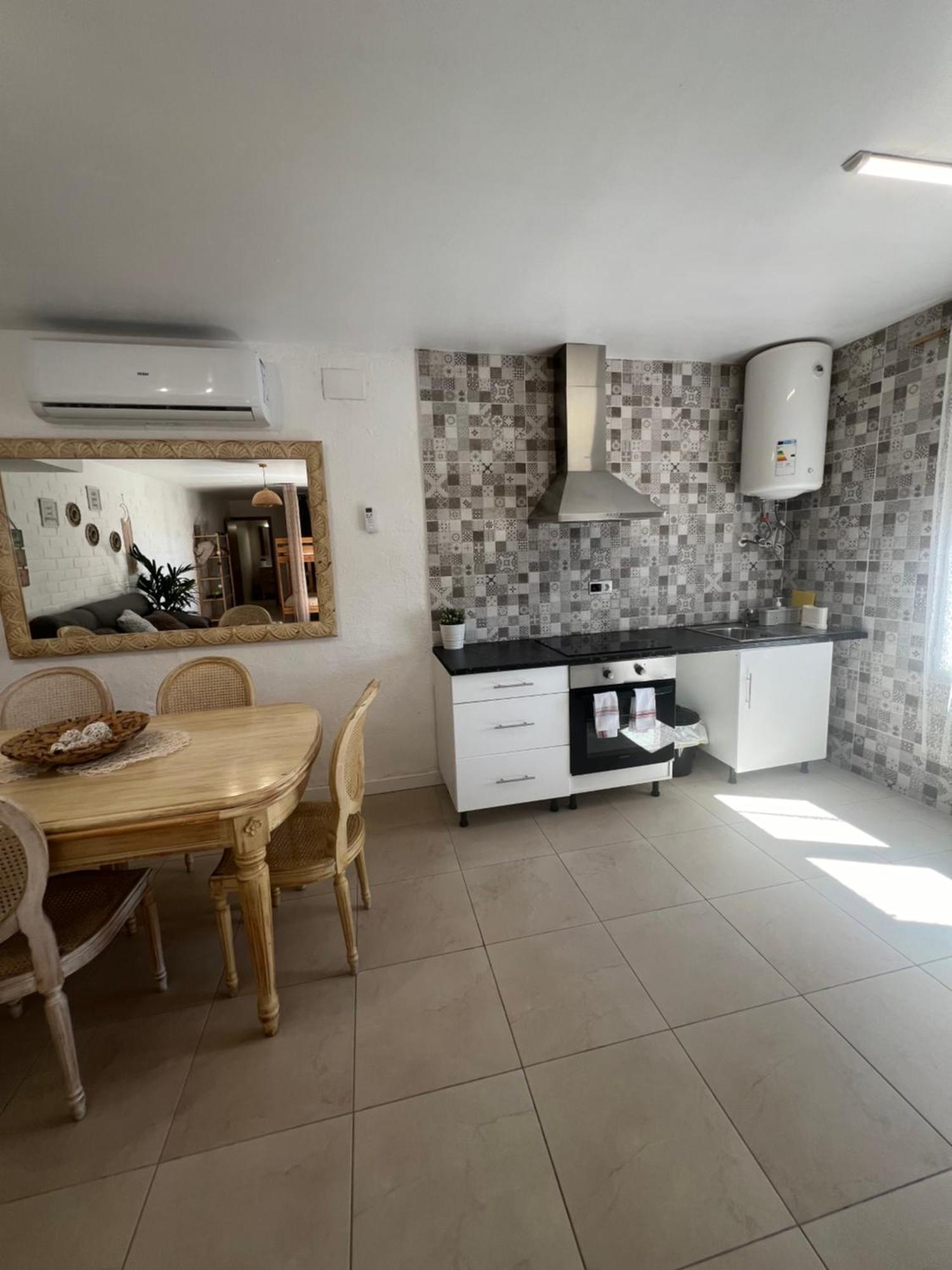 Apartamento Loft, Jardin Y Piscina Privada Romanya de la Selva Ngoại thất bức ảnh